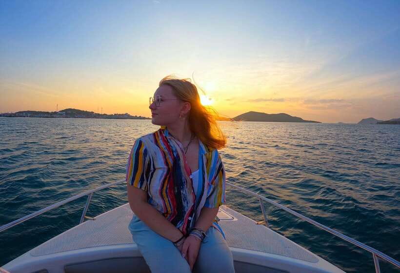Pattaya: Private Speedboat to Nemo Island With Snorkel & BBQ - Paddleboard and Photography