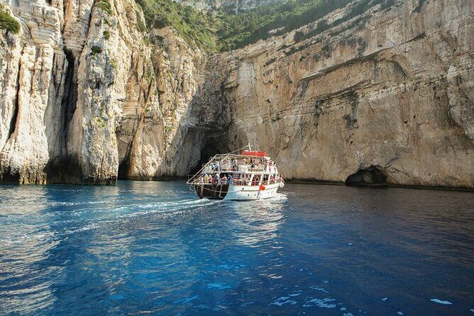 Paxos Antipaxos the best boat trip from Corfu - Key Points