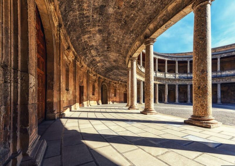 Peaceful Family Walking Tour in Granada - Key Points