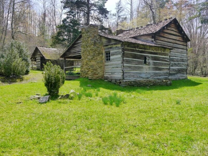 Peaceful Side of The Smokies: 1882 Historic Schoolhouse - Scenic Environment