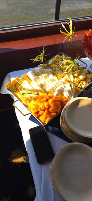 Peekskill: Fall Foliage Brunch Cruise - An Immersive Scenic Journey Along the Hudson