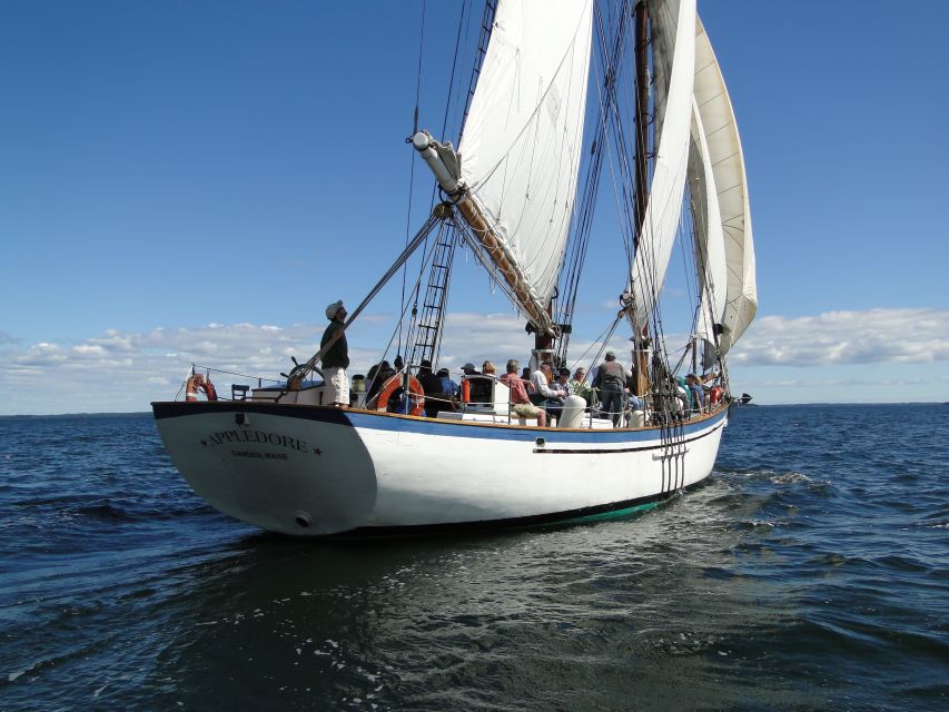 Penobscot Bay: Historic Schooner Day Sailing Trip - Onboard Refreshments and Amenities