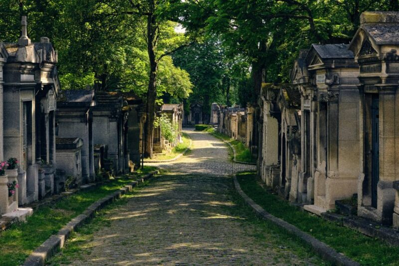 Père Lachaise Cemetery Tour, Tales From the Graves & Crepes - Itinerary Highlights