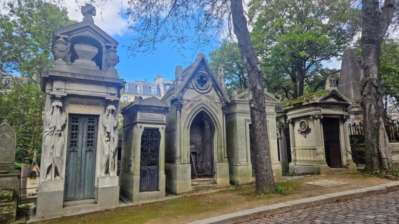 Père Lachaise Cemetery Tour, Tales From the Graves & Crepes - Cemetery Experience