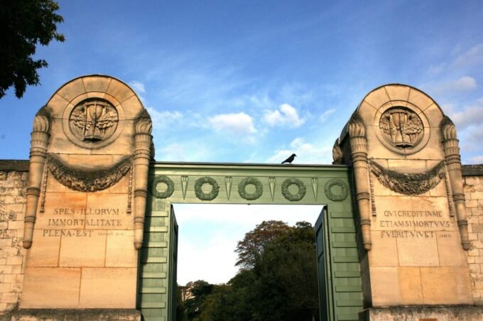 Père Lachaise Cemetery Tour, Tales From the Graves & Crepes - Exploring the Graves of Iconic Figures