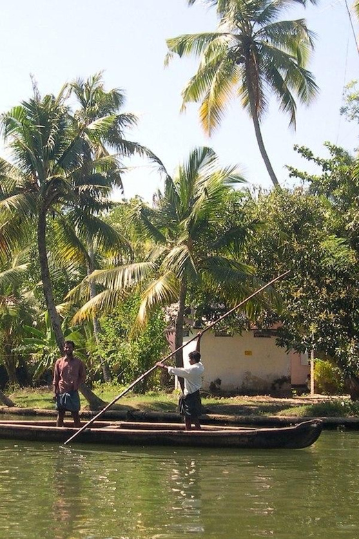 Periyar National Park With Kerala Tea Garden and Beach Tour - Drive to Munnar and Exploration