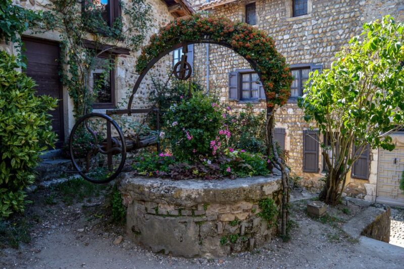 Pérouges: Private Guided Tour of the Medieval Village - Booking Information