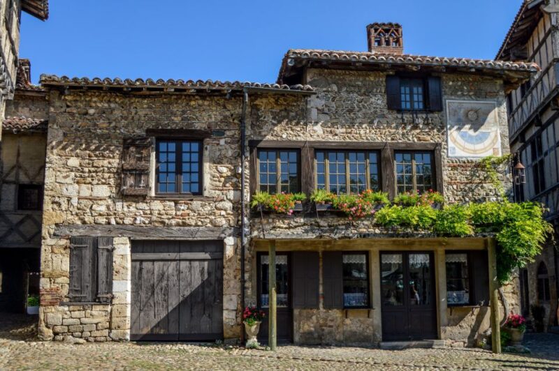 Pérouges: Private Guided Tour of the Medieval Village - Tour Highlights