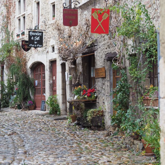 Pérouges: Private Guided Tour of the Medieval Village - Meeting Details