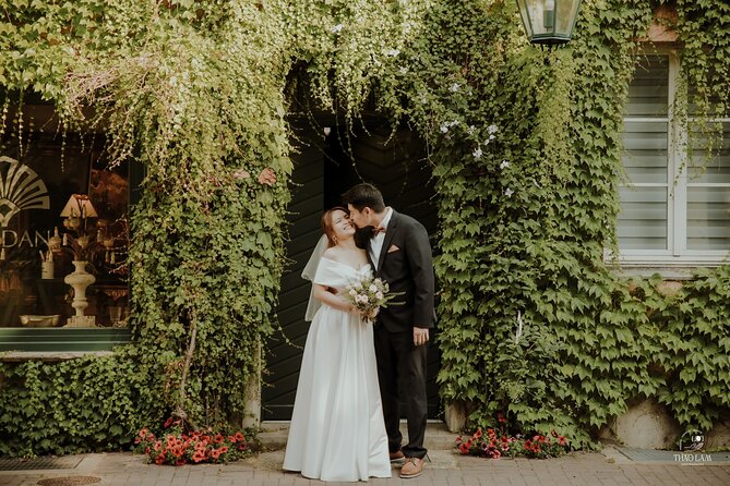 Personal Travel & Vacation Photography Walking Tour in Hannover - Food, Drink, and Travel Costs