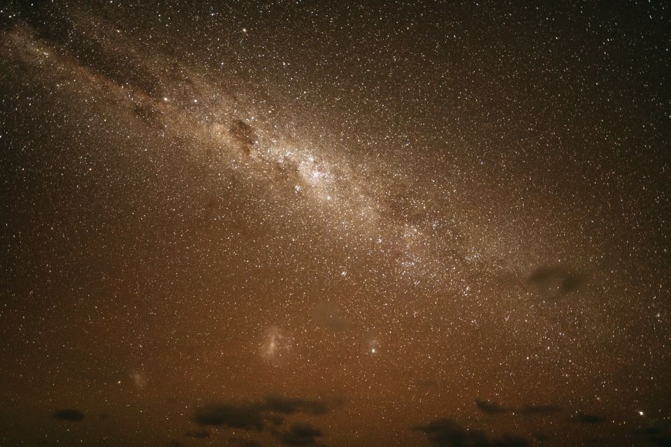 Perth: Pinnacle Desert Sunset and Stargazing With Dinner - Itinerary