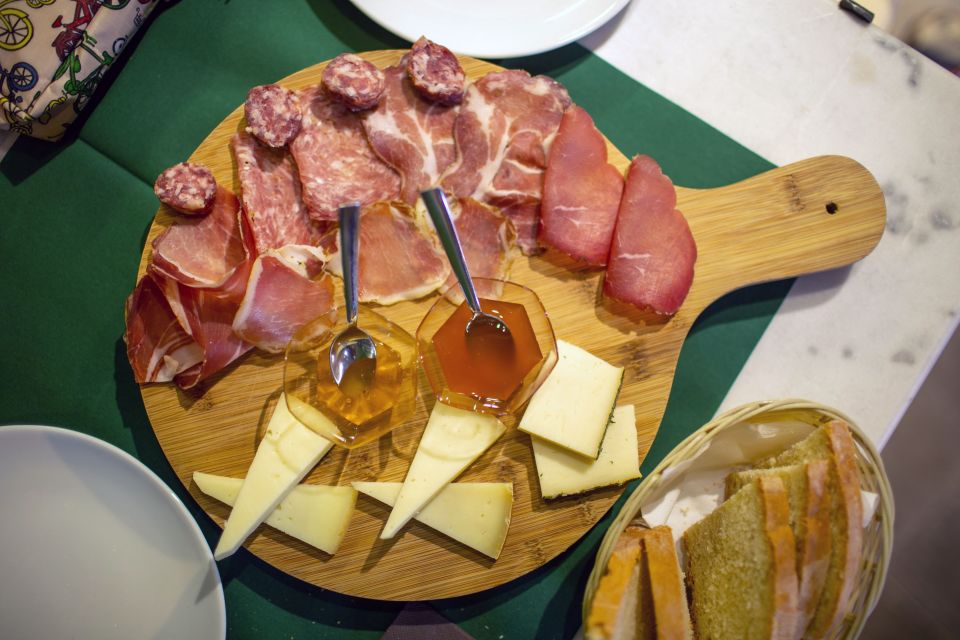Perugia: Traditional Umbrian Food Guided Walking Tour - A Gastronomic Journey Through the Medieval Town