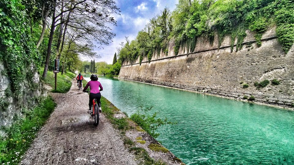 Peschiera Del Garda: Lake Garda & Borghetto E-Bike Tour - E-Bike Experience: Comfort and Convenience