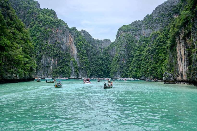 Phi Phi : Golden Hour With Premium Traditional Thai Boat - Relaxation at Iconic Locations