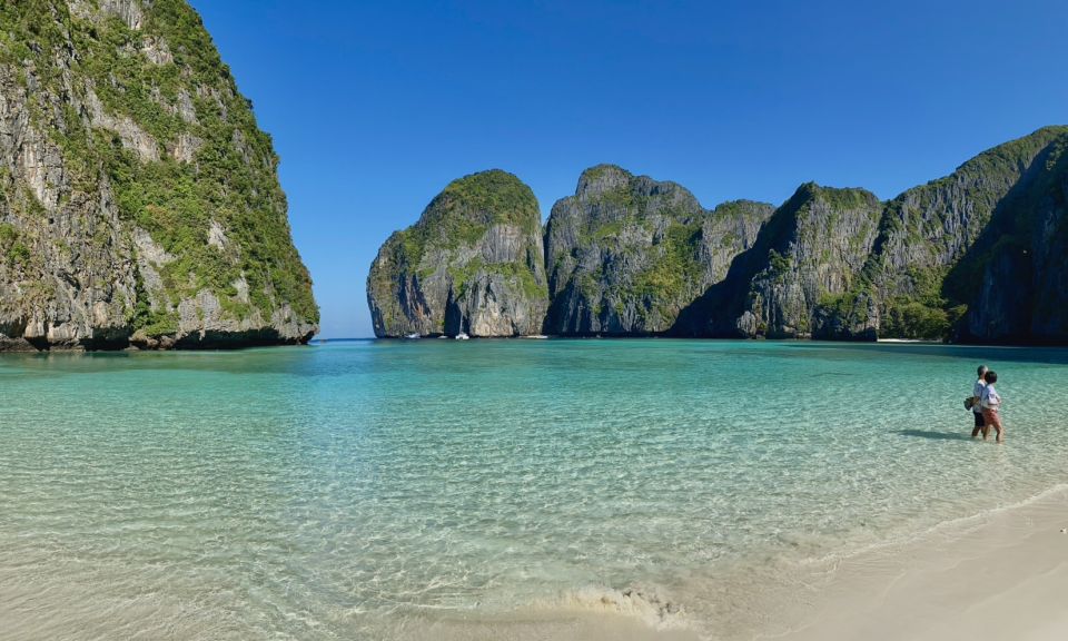 Phi Phi: Sunrise & Beat The Crowds to Maya Bay by Speedboat - Return to Tonsai Pier