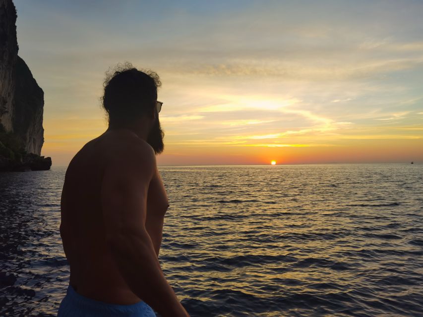 Phi Phi: Sunset Speedboat Tour With Maya Bay & Plankton - Loh Samah Bay