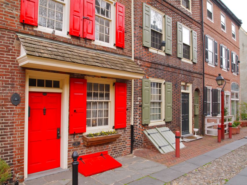 Philadelphia: Grim, Dark, and Twisted History Tour - Burial Grounds and First Bank Robbery