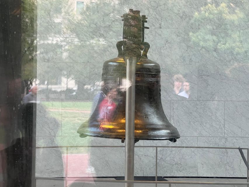 Philadelphia Historic Walking Tour & Scavenger Hunt - Key Points