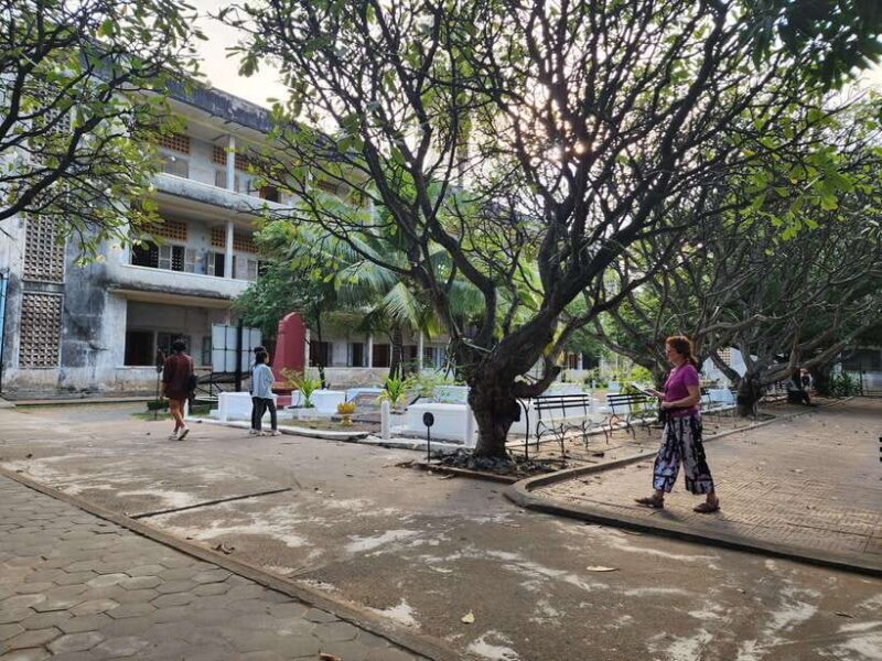 Phnom Penh: City Tour with S21 and Killing Fields - Key Points