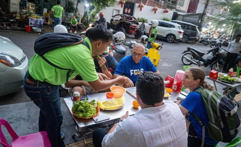 Phnom Penh: Morning Foodie & Market Tour by Vespa - Detailed Breakdown of the Itinerary