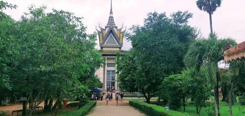 Phnom Penh: Private Guided Sightseeing Day Tour - Delving into Cambodia’s Dark Years