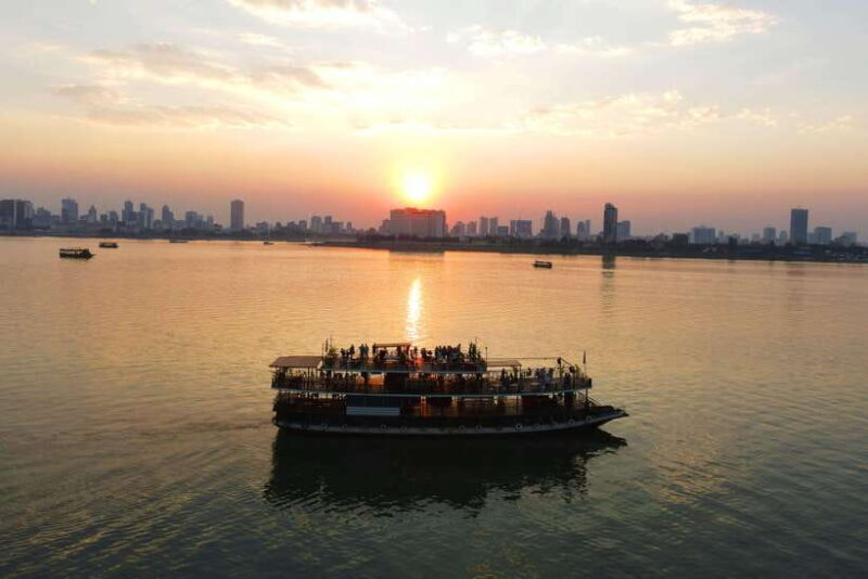 Phnom Penh: Sunset Dinner Cruise with English Speaking Guide - The Experience: A Balance of Scenic Beauty and Cultural Insights