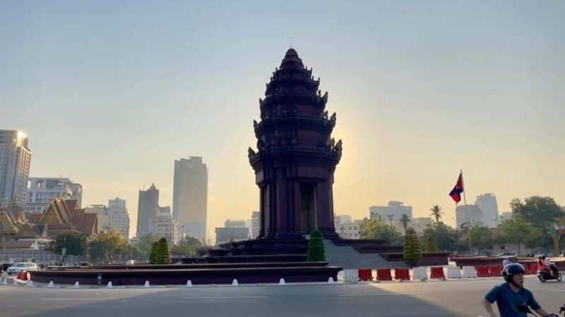 Phnom Phnom: Local Market & Culture Walking of City Tour - Exploring Phnom Penh: A Cultural and Market Walk with Sunset Views