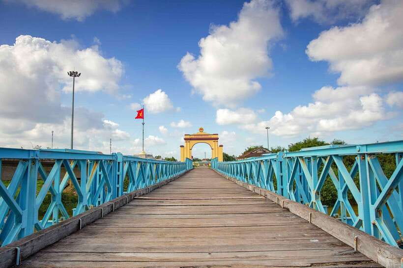 Phong Nha/Dong Hoi: DMZ Quang Tri, Vinh Moc Tunnels, Hue - Significance of the Ben Hai River and Hien Luong Bridge