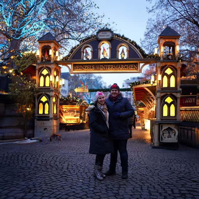 Photo shoot at the Cologne Christmas market with a local photographer - Discovering the Magic: What This Experience Offers