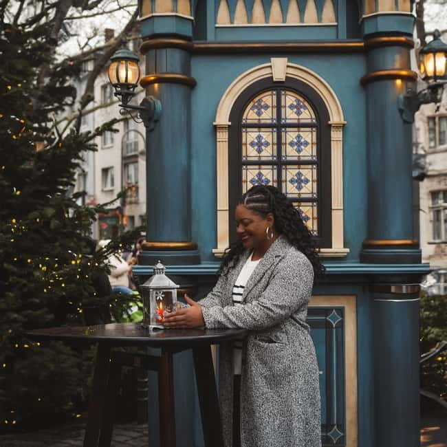 Photo shoot at the Cologne Christmas market with a local photographer - Practical Details: What to Expect