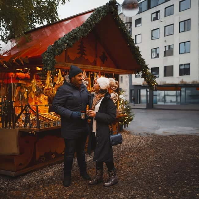 Photo shoot at the Cologne Christmas market with a local photographer - The Sum Up