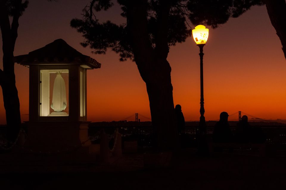 Photograph Lisbon at Night Walking Tour With a Photographer - Meeting Point