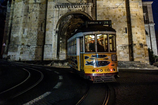 Photograph Lisbon at Night Walking With a Local Photographer - Customer Ratings and Satisfaction