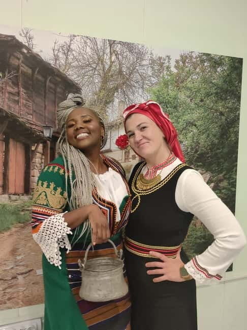 Photos with traditional costumes in Sofia - Key Points