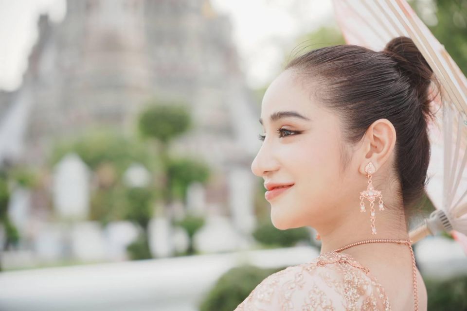 Photoshoot in Thai Costume - Activity Highlights