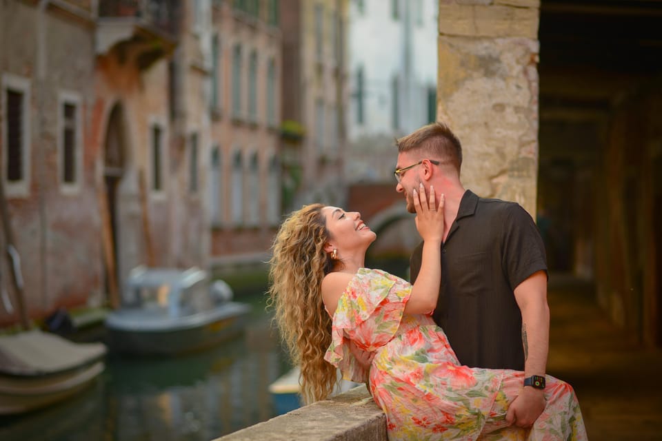 Photoshoot in Venice: Your Story, Our Lens - Book Now! - Wardrobe Change for Versatile Shots