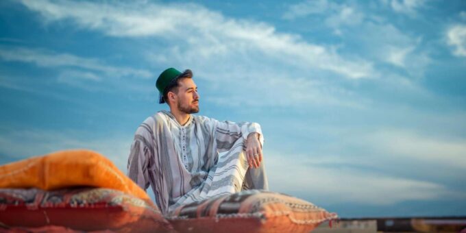 Photoshoot With Moroccan Traditional Outfit in Agafay Desert - Choosing the Outfit
