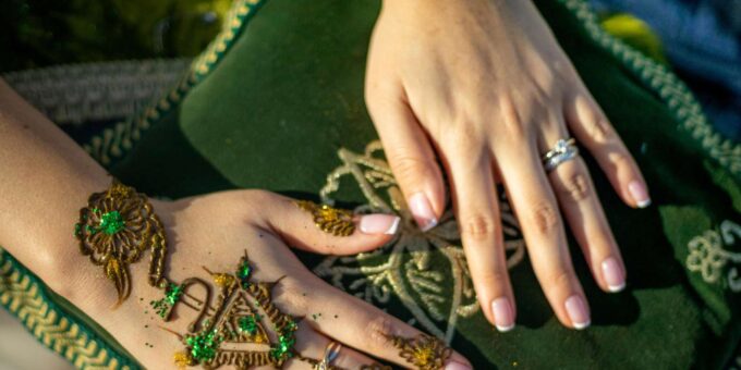 Photoshoot With Moroccan Traditional Outfit in Agafay Desert - Frequently Asked Questions