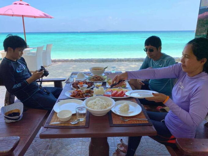 Phuket: Premium Tour to Racha Islands With Snorkel & Lunch - Exploring Racha Noi Island