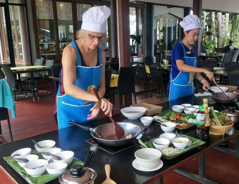 Phuket :Thai Cooking Class With Local Market Visit - Key Points