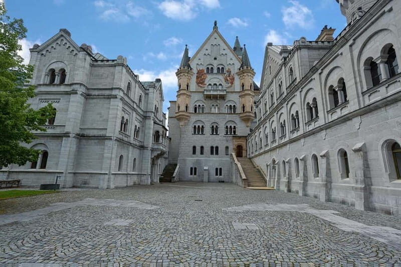 Pick-up from Munich: Hike to Neuschwanstein Castle - An In-Depth Look at the Experience