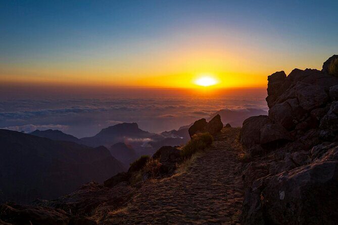 Pico do Arieiro Sunrise Tour with Local Breakfast from Funchal - Introduction