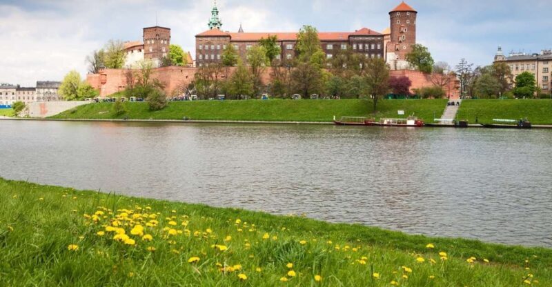 Picturesque Cruise on the Vistula in the Heart of Krakow - An Authentic Waterway Perspective on Krakow