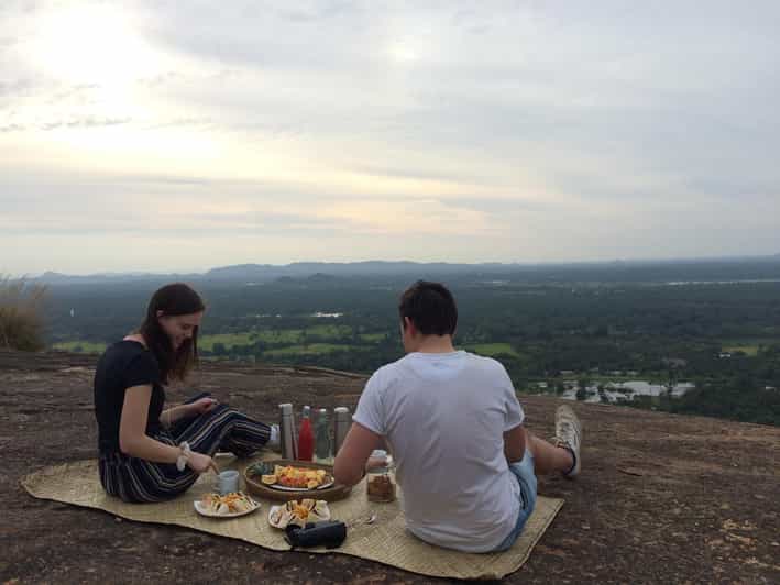 Pidurangala Rock: Sunrise/Sunset Picnic Hike - Guided Hiking Experience