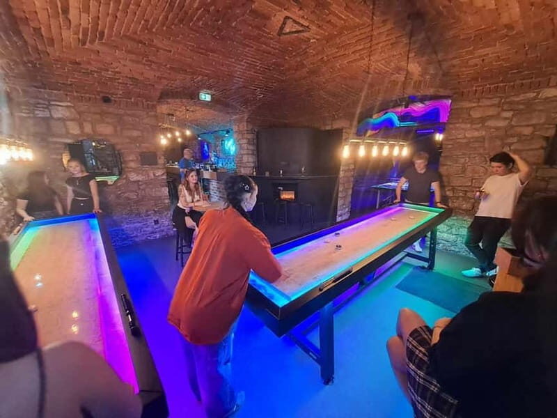 Ping pong or shuffleboard for up to 6 players - Practical Tips for Visitors