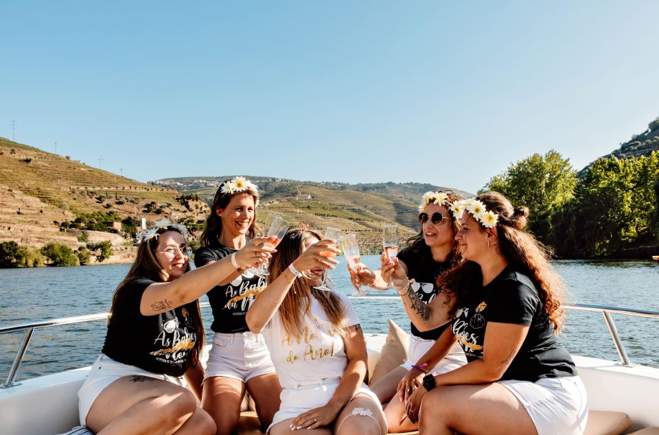 Pinhão: Boat Cruise at Sunset With Sparkling Wine - Language Options