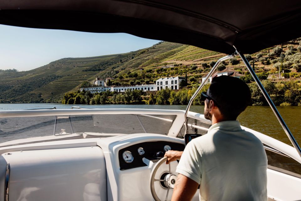 Pinhão: Boat Cruise at Sunset With Sparkling Wine - Boat Amenities