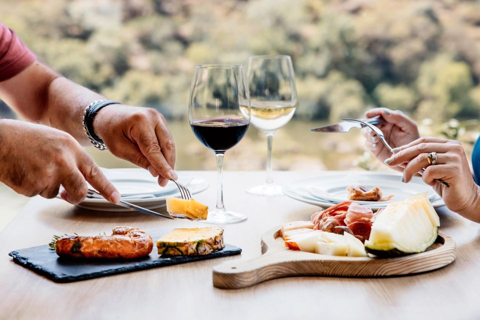 Pinhão: Douro River Boat Tour With Lunch - Key Points