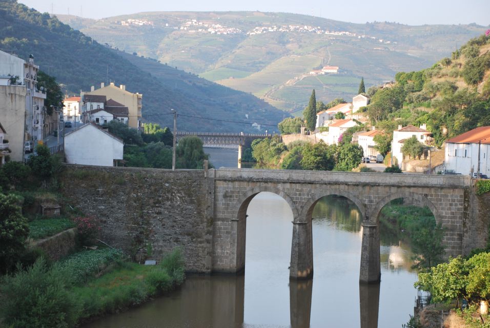 Pinhão: Douro Valley Rabelo Boat Tour and Kayak Experience - Transportation and Meeting Point