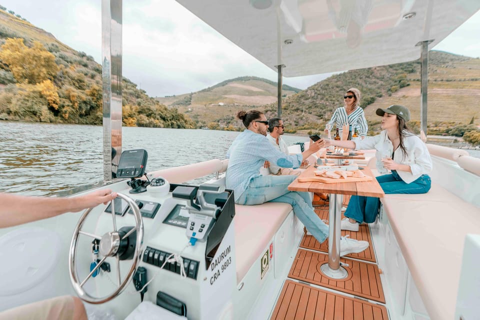 Pinhão: Private Electric Boat Tour 1h- Wine Tasting Included - Who Will Love This Tour?